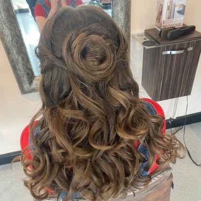 Half-up curls